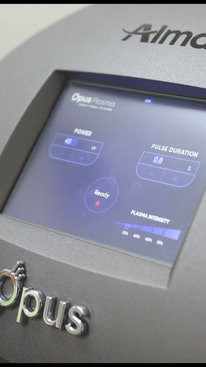 El equipo Opus Plasma en Soleil GLO, con la pantalla mostrando sus ajustes
